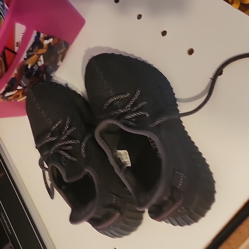 Yeezy black 350 V2